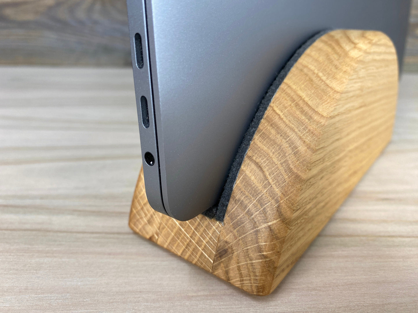 Notebook Ständer für Macbook etc., Halterung für Notebook, Laptop, optimal für den Schreibtisch, Homeoffice oder wo immer sie Ihn benötigen