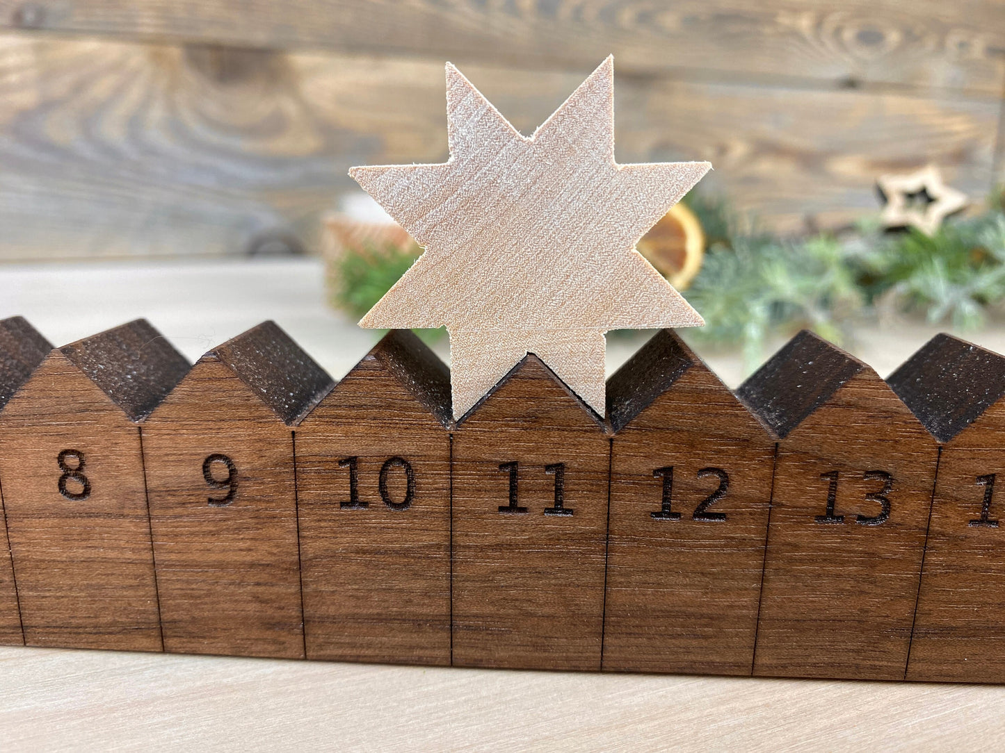 Adventskalender Holzleiste mit Stern mit Lasergravur, Nussbaum