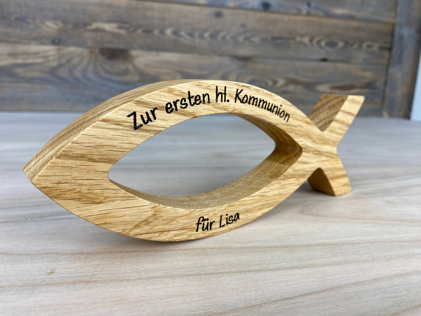 personalisierter Fisch - Geschenk für Kommunion, Konfirmation, Taufe, Geburtstag - Eichenholz - Namen, Sprüche etc.