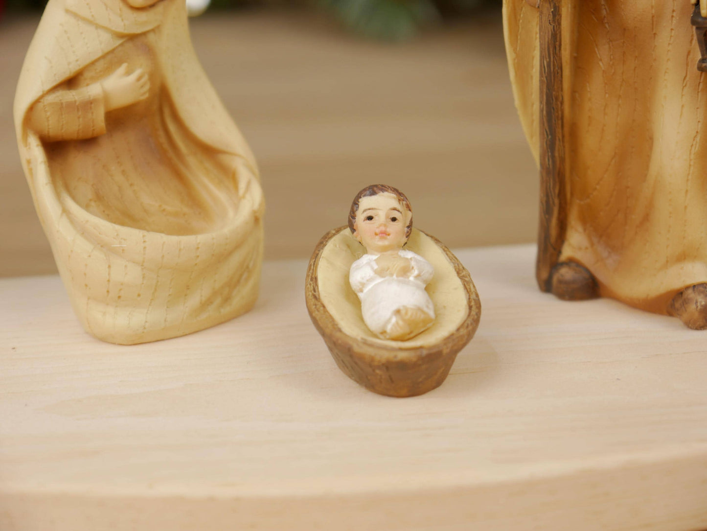 moderne Weihnachtskrippe aus Holz | Krippe für Weihnachten | Ideal als Geschenk | mit Heiliger Familie