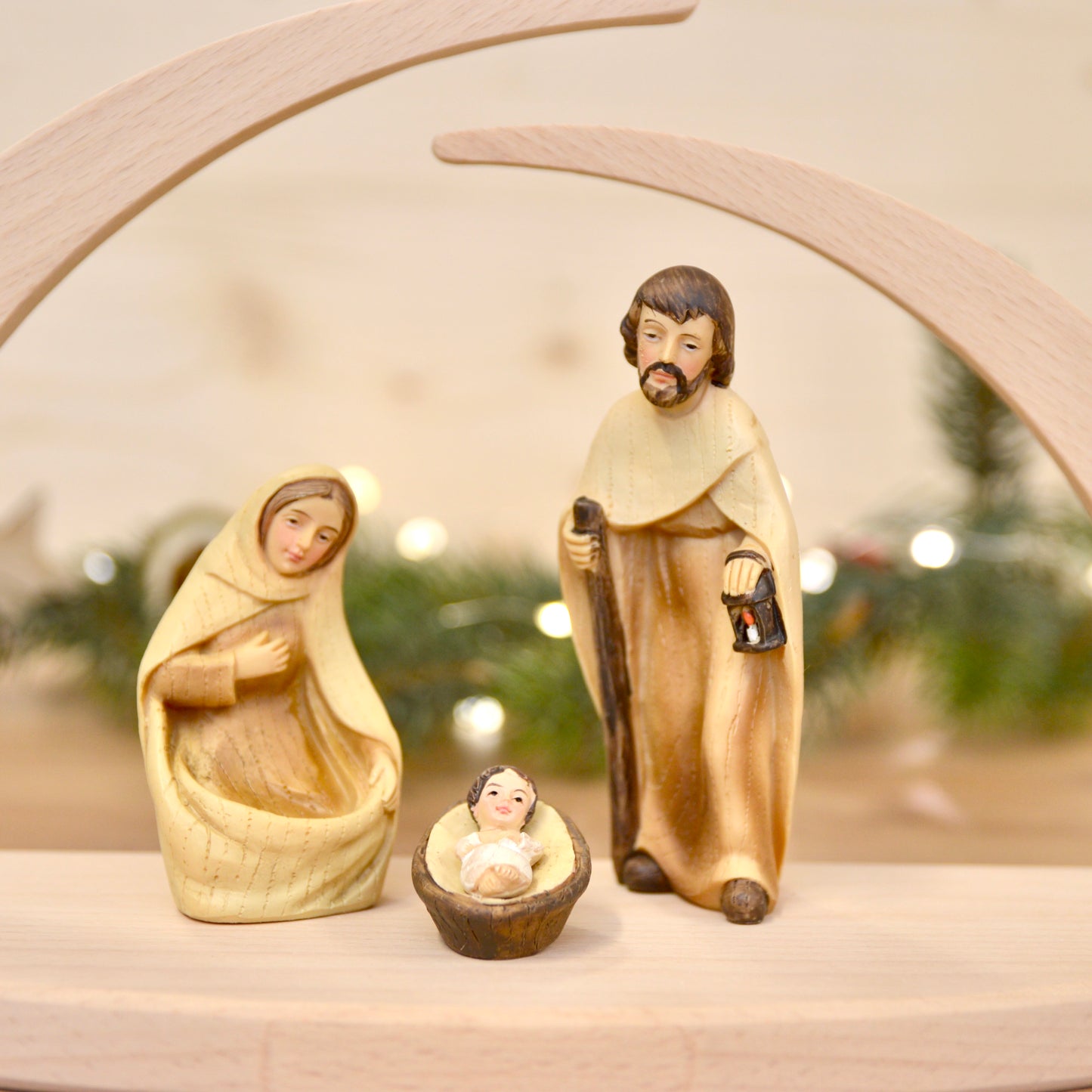 Zeitlose Weihnachtskrippe aus Buche
