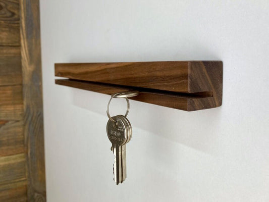 Elegantes Schlüsselbrett, Schlüsselboard aus Nussbaum - Handarbeit aus Bayern