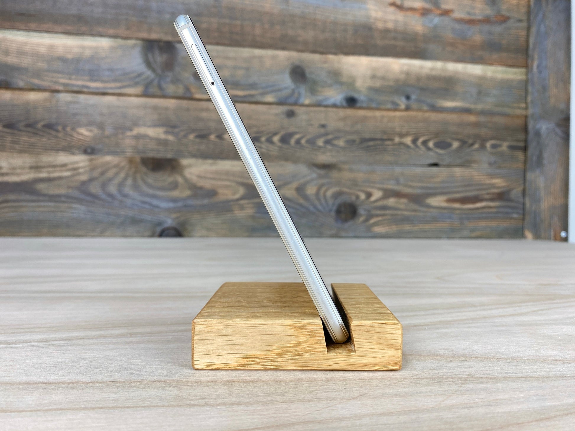 Handyhalter für Ihre Smartphone, Praktische Halterung für Schreibtisch, zu Hause, etc. Smartphone-Ständer