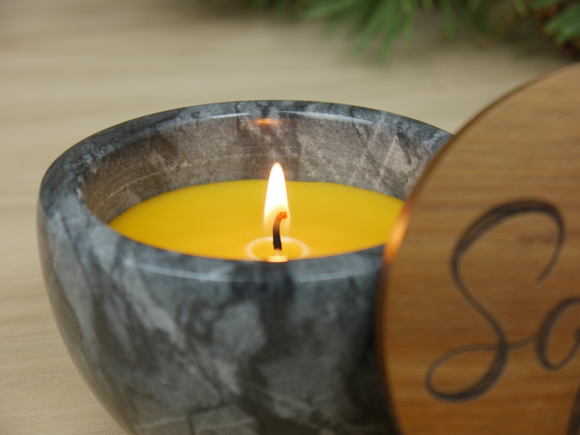 personalisierte Kerze in Marmorschale, Geschenk zu Weihnachten, Geburtstag, Valentinstag, Duftkerze, Bienenwachs
