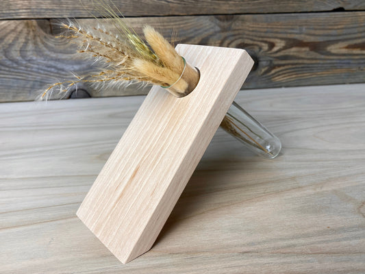 schräge Vase aus Holz mit Reagenzglas, Tischdeko, als Geschenk, Mitbringesl