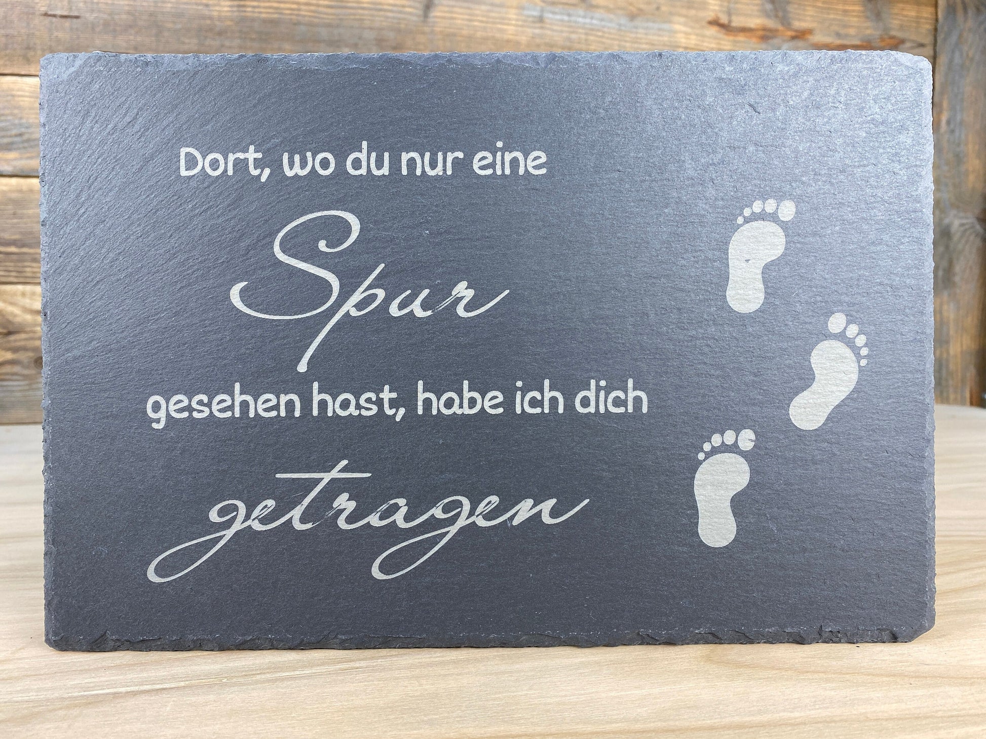Spruchtafel "Spuren im Sand" aus Schiefer, graviert - für Innen und Außen - Spuren - Geschenk, Dekoration, Sprüche