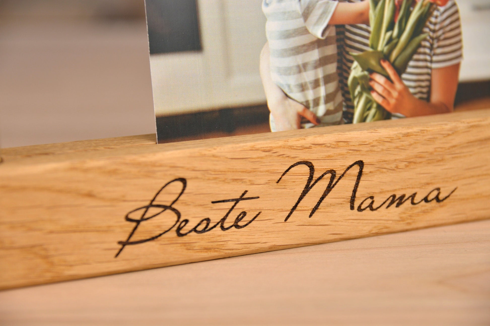 personalisierte Fotoleiste - aus Eichenholz mit Vase, Bilderleiste, Geschenk zum Muttertag, Mama, Mutter